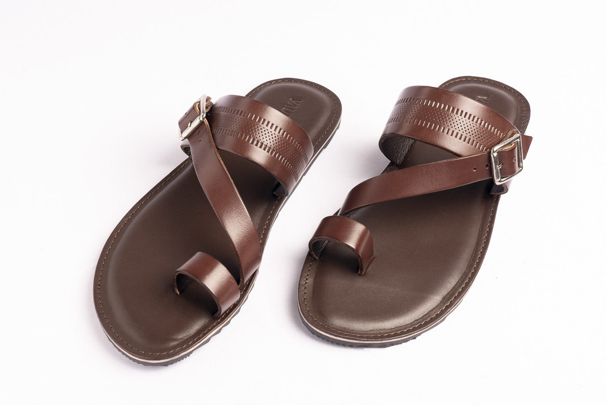 Handmade italian leather thongs sandals for men | The leather craftsmen | Leather  sandals handmade, Leather slippers for men, Toe loop sandals